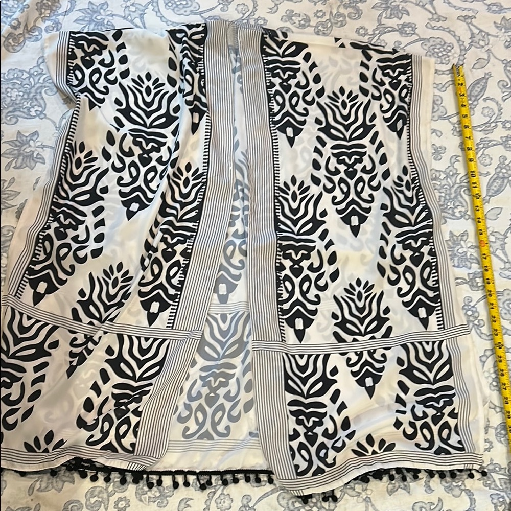 Black and off white  Patterned Kimono Cover-Up